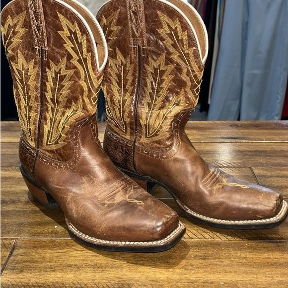 Ariat Other - Ariat Tan Western Boots with Intricate Stitching